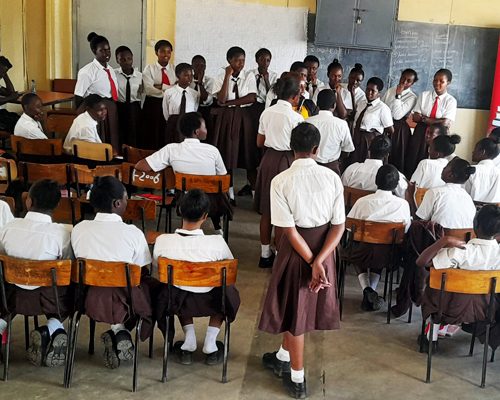 Becas de educación en el Sta. Teresa School Mathare. Kenia